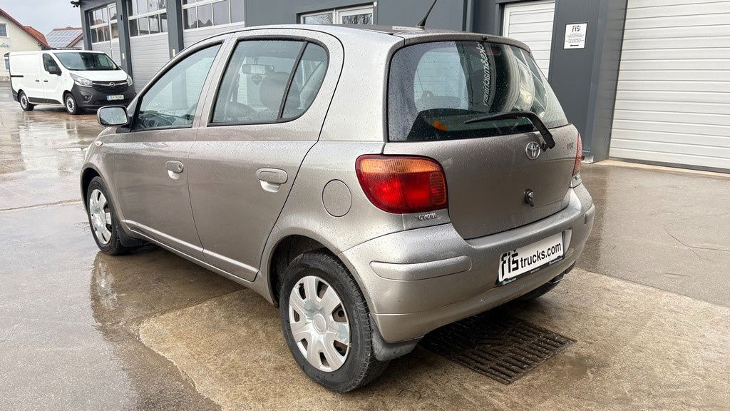 Toyota Yaris 1.3 - Petrol - 5 Doors - AC - Voiture à hayon: photos 4 Toyota Yaris 1.3 - Petrol - 5 Doors - AC - Voiture à hayon: photos 4