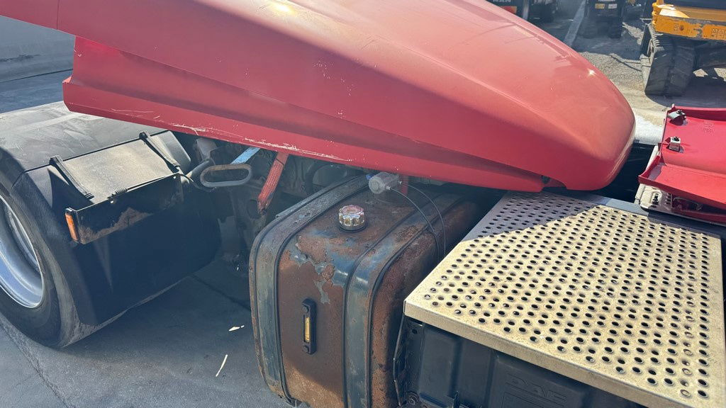 DAF XF 105.460 4x2 tractor unit - tipp. hydr. - Tracteur routier: photos 4 DAF XF 105.460 4x2 tractor unit - tipp. hydr. - Tracteur routier: photos 4