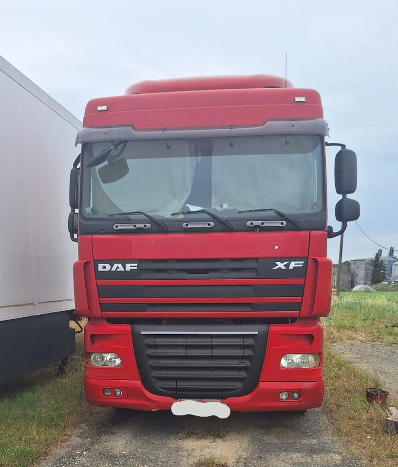 DAF XF 105.460 4x2 tractor unit - tipp. hydr. - Tracteur routier: photos 2 DAF XF 105.460 4x2 tractor unit - tipp. hydr. - Tracteur routier: photos 2