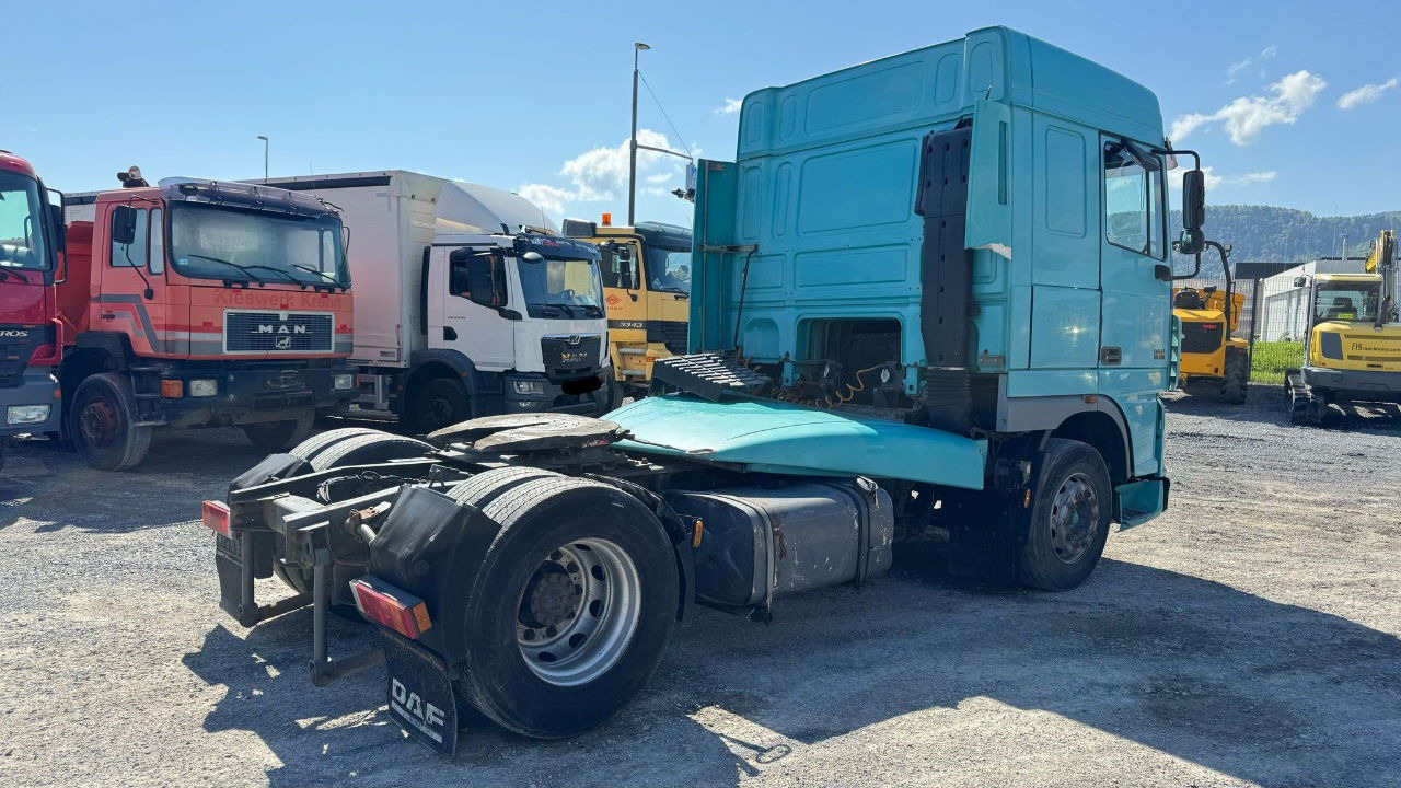 DAF XF 95.430 8x4 tipper 19m3 - ac - hydraulic side - Tracteur routier: photos 5 DAF XF 95.430 8x4 tipper 19m3 - ac - hydraulic side - Tracteur routier: photos 5