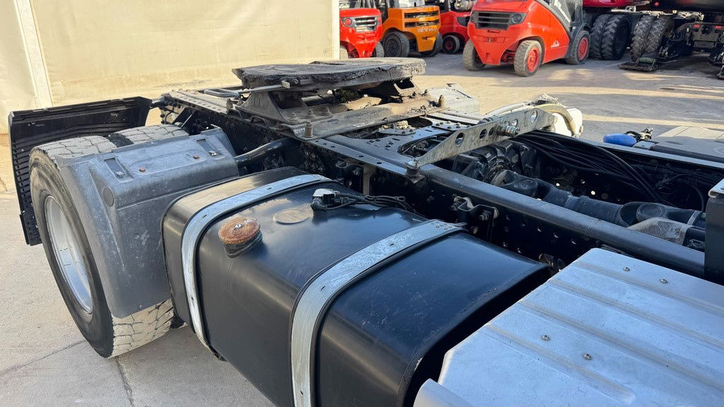 MAN TGS 18.460 4X4 tractor unit - cardan - motor brake - Tracteur routier: photos 4 MAN TGS 18.460 4X4 tractor unit - cardan - motor brake - Tracteur routier: photos 4