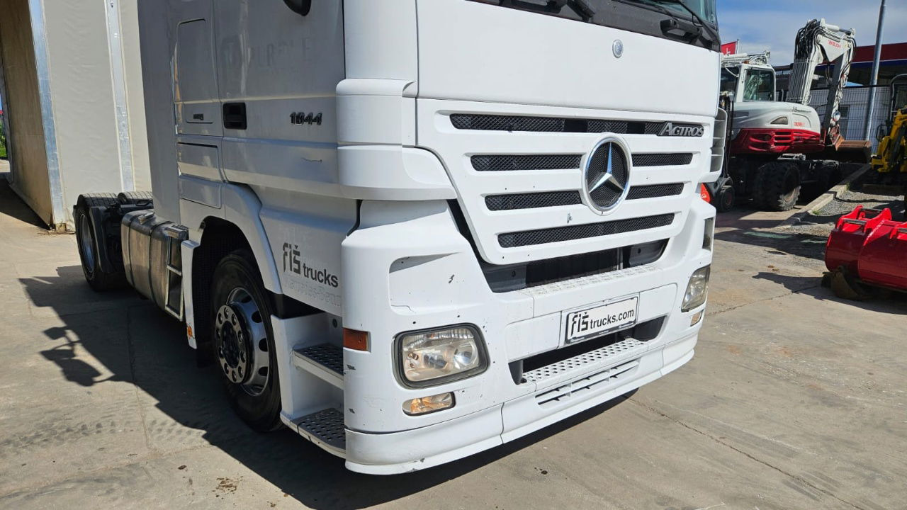 Mercedes-Benz Actros 1844 LS 4x2 tractor unit - Tracteur routier: photos 4 Mercedes-Benz Actros 1844 LS 4x2 tractor unit - Tracteur routier: photos 4