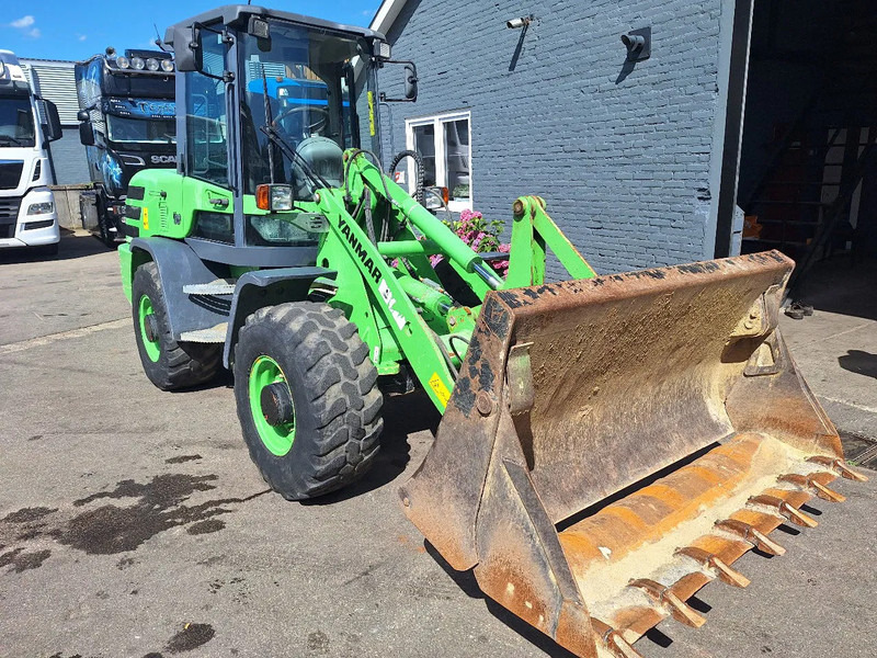 Yanmar V80 - Chargeuse compacte sur chenilles: photos 1 Yanmar V80 - Chargeuse compacte sur chenilles: photos 1