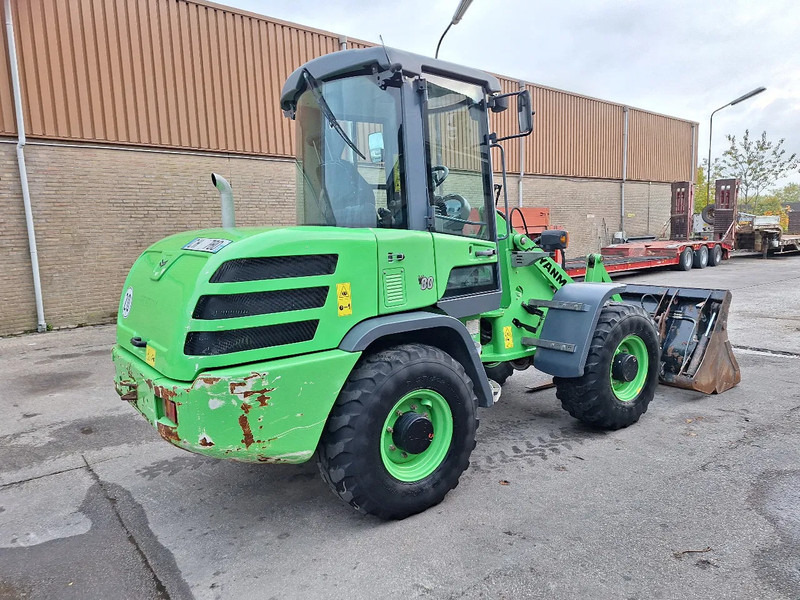 Yanmar V80 - Chargeuse compacte sur chenilles: photos 4 Yanmar V80 - Chargeuse compacte sur chenilles: photos 4