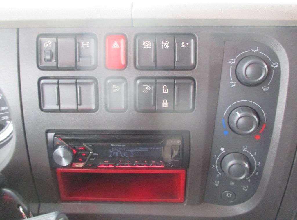 Camion à rideaux coulissants DAF LF 12.260: photos 15