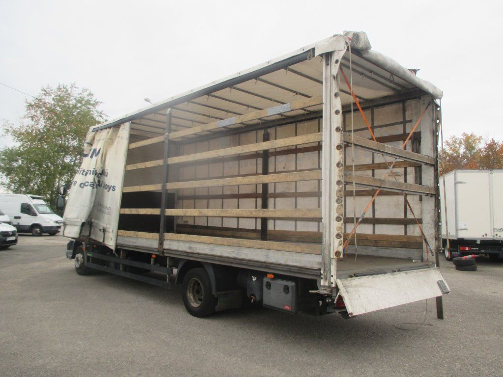 DAF LF 12.260 - Camion à rideaux coulissants: photos 4 DAF LF 12.260 - Camion à rideaux coulissants: photos 4