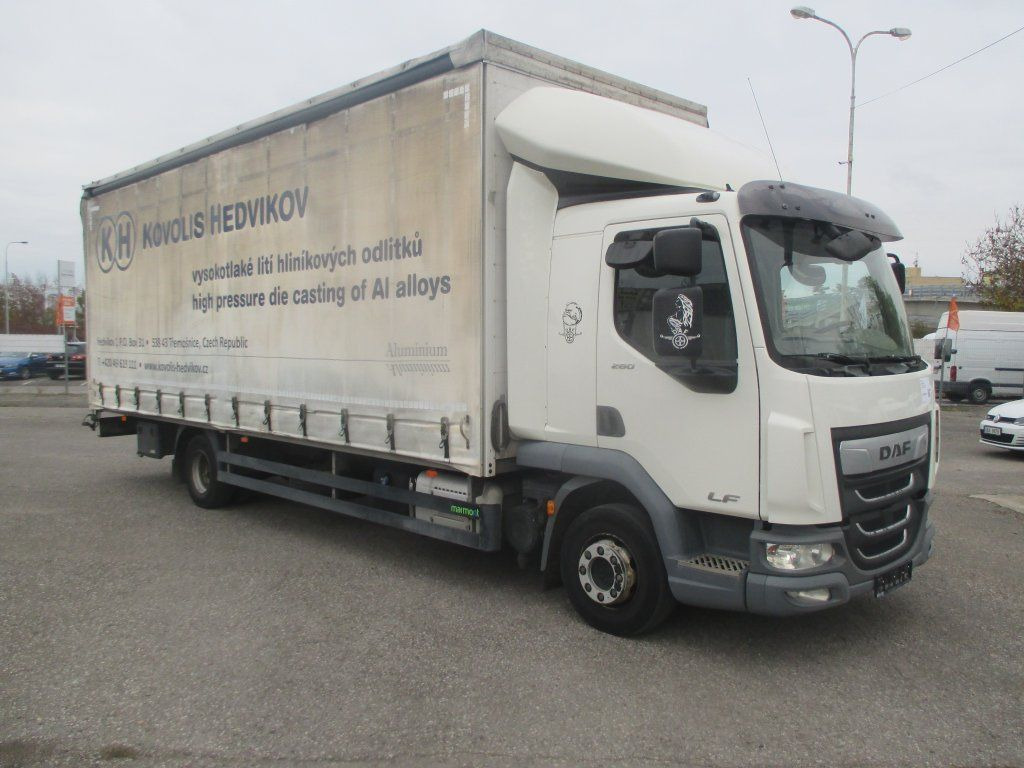 DAF LF 12.260 - Camion à rideaux coulissants: photos 2 DAF LF 12.260 - Camion à rideaux coulissants: photos 2