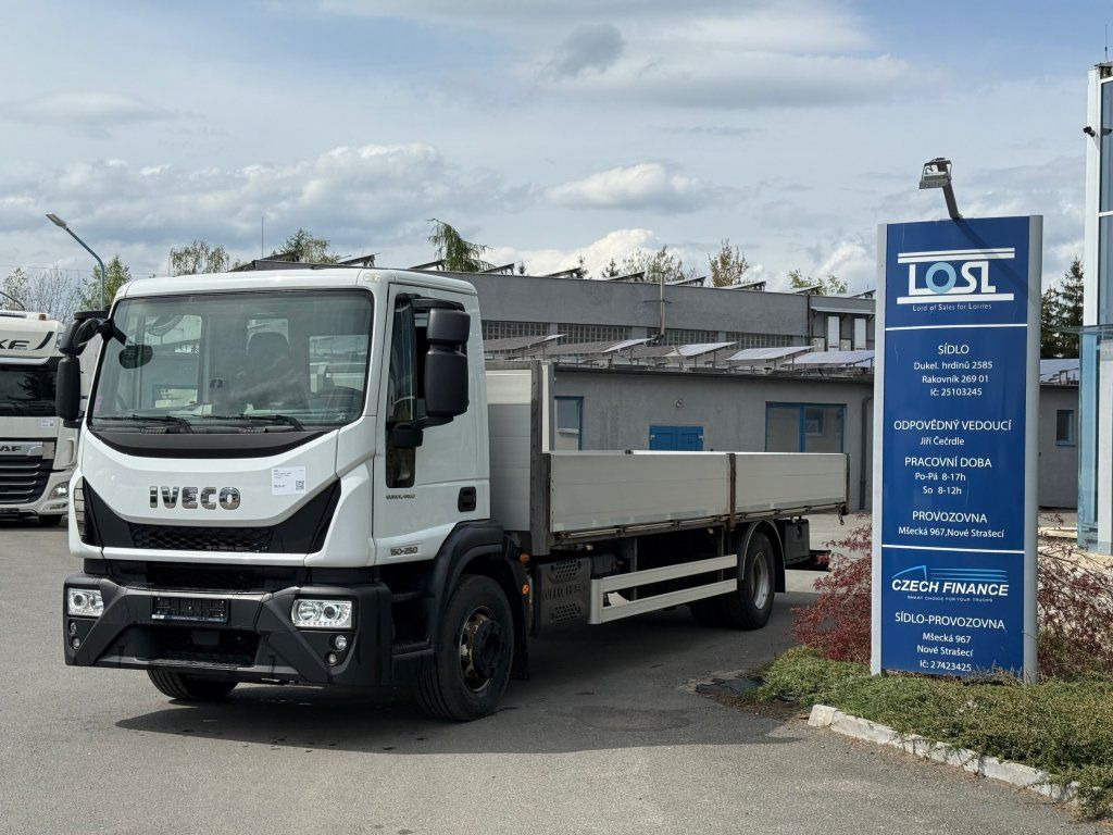 Iveco 150E25 EURO 6 - Camion plateau: photos 1 Iveco 150E25 EURO 6 - Camion plateau: photos 1