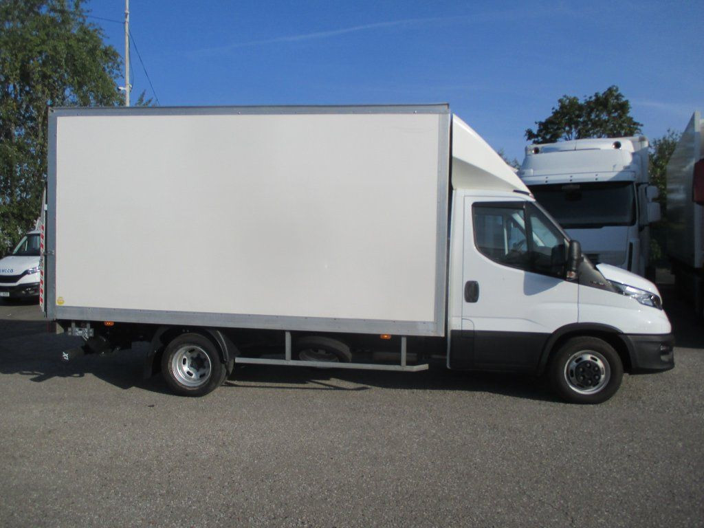 Iveco Daily 35C16 - Fourgon grand volume: photos 4 Iveco Daily 35C16 - Fourgon grand volume: photos 4