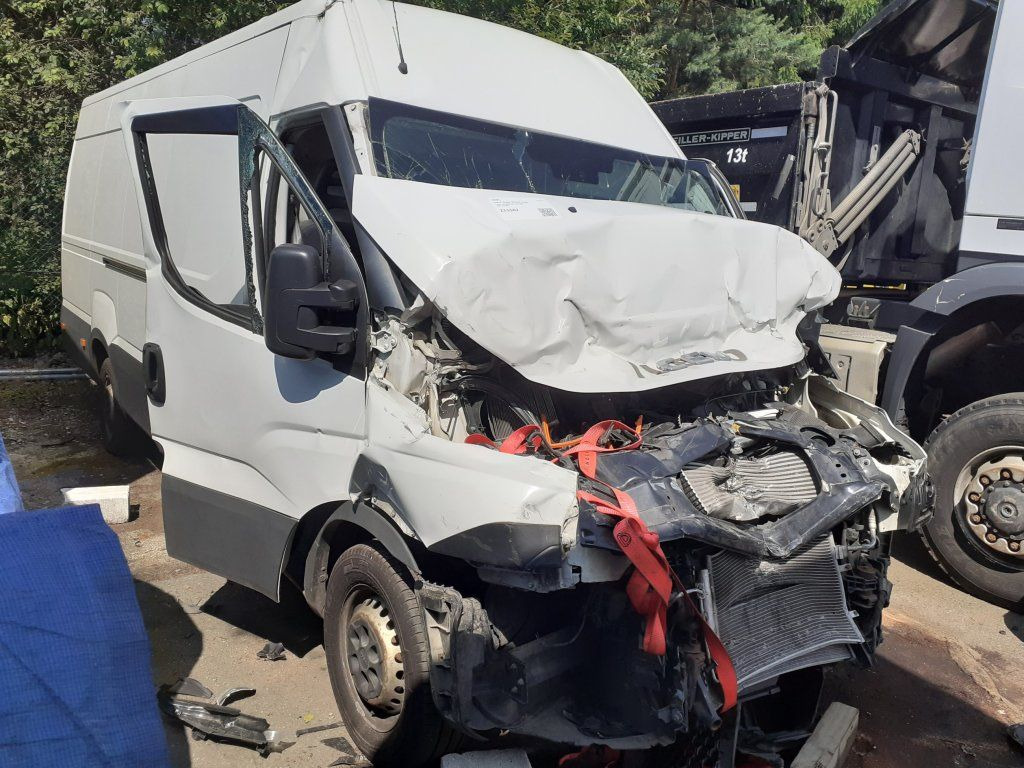 Iveco Daily 35S16 maxi Damaged - Fourgon utilitaire: photos 1 Iveco Daily 35S16 maxi Damaged - Fourgon utilitaire: photos 1