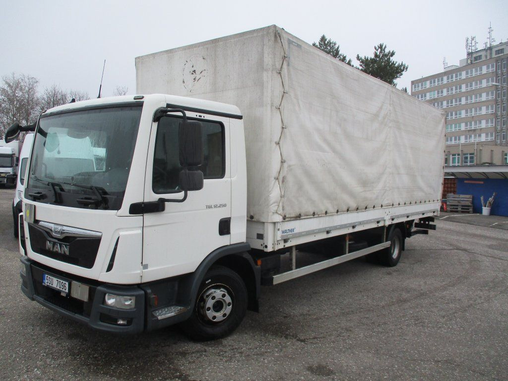 MAN TGL 12.250 - Camion à rideaux coulissants: photos 2 MAN TGL 12.250 - Camion à rideaux coulissants: photos 2