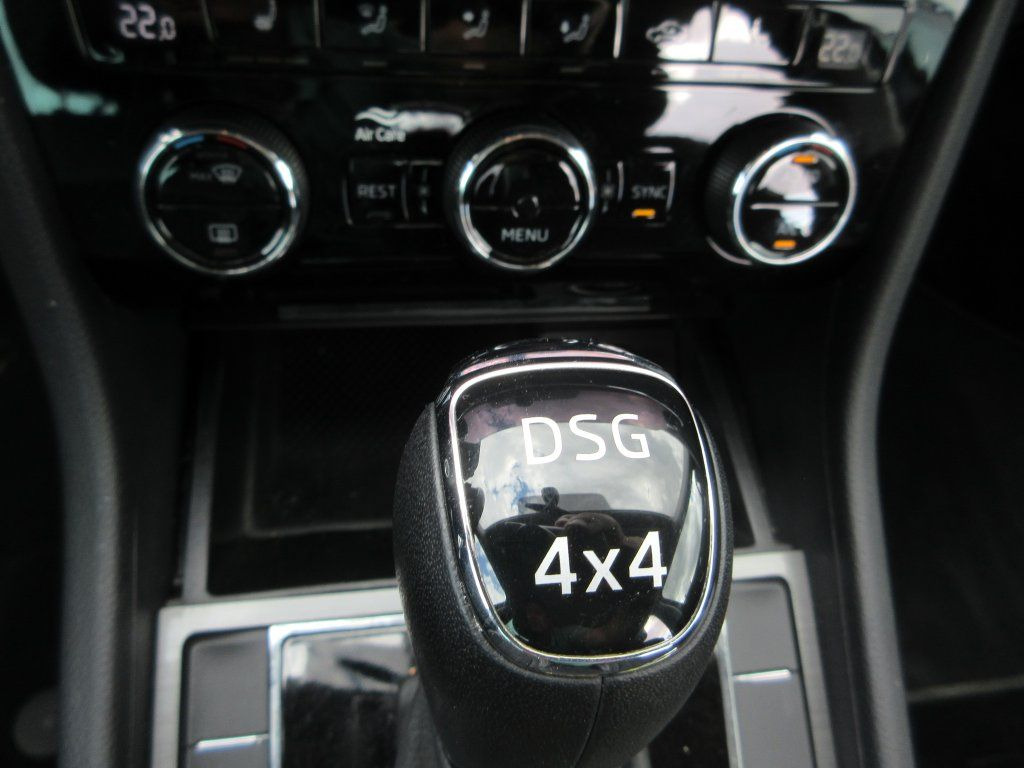Voiture break Skoda 2.0 Tdi  Style: photos 14