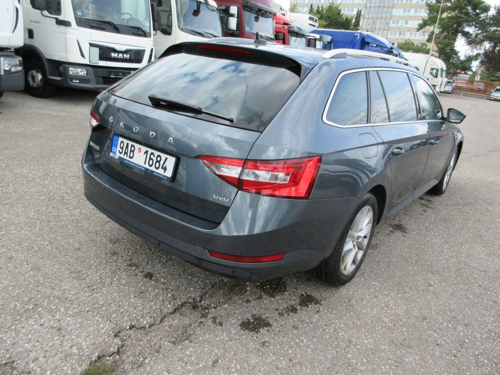 Voiture break Skoda 2.0 Tdi  Style: photos 6