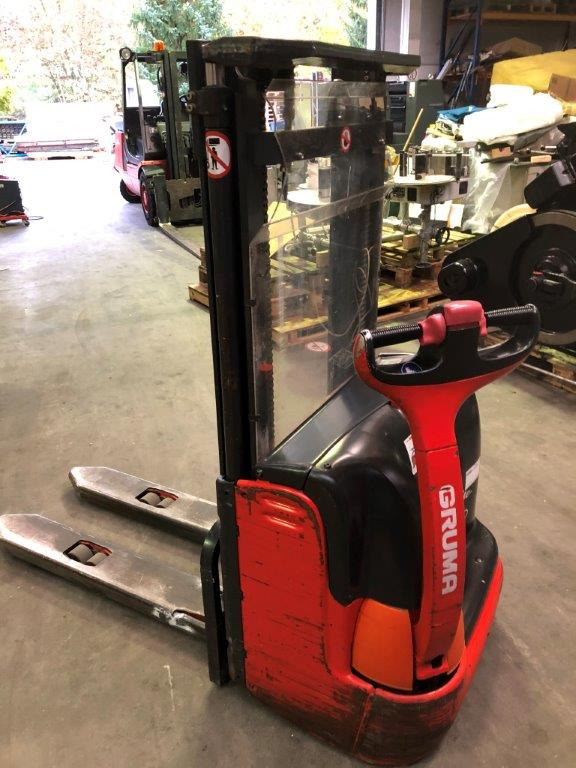Ant Linde L 10 - high lift truck - stacker - electric pallet truck - pedestrian stacker - Gerbeur: photos 1 Ant Linde L 10 - high lift truck - stacker - electric pallet truck - pedestrian stacker - Gerbeur: photos 1
