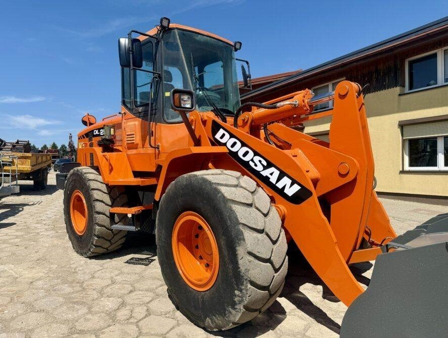Doosan DL250 - Chargeuse sur pneus: photos 3 Doosan DL250 - Chargeuse sur pneus: photos 3