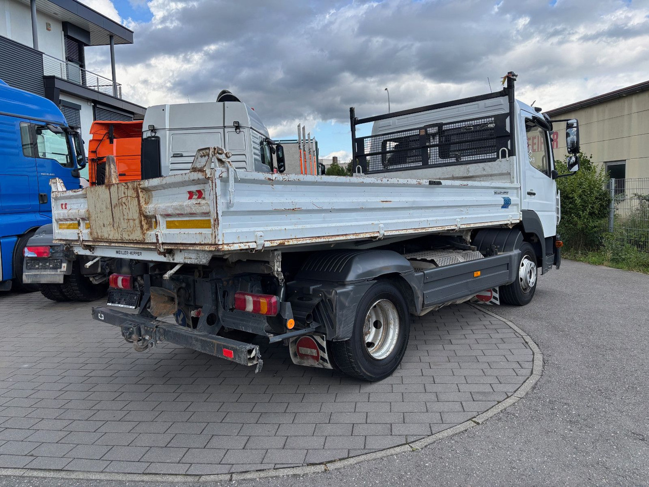 Mercedes-Benz 821 Meiller Kipper/Klima/Tempomat/Spur/Blatt - Camion benne: photos 4 Mercedes-Benz 821 Meiller Kipper/Klima/Tempomat/Spur/Blatt - Camion benne: photos 4