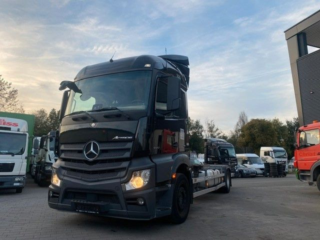 Mercedes-Benz Actros 1842 BDF LBW 1845 2x Mercedes-Benz Actros 1842 BDF LBW 1845 2x - Camion porte-conteneur/ Caisse mobile: photos 3 Mercedes-Benz Actros 1842 BDF LBW 1845 2x Mercedes-Benz Actros 1842 BDF LBW 1845 2x - Camion porte-conteneur/ Caisse mobile: photos 3