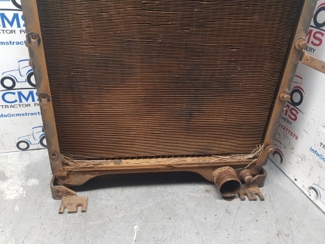 Case 5000 5140, 5250 Engine Water Cooling Radiator 104753a1; 104753a2; A190604 - Radiateur pour Tracteur agricole: photos 2 Case 5000 5140, 5250 Engine Water Cooling Radiator 104753a1; 104753a2; A190604 - Radiateur pour Tracteur agricole: photos 2