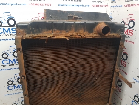 Case 5000 5140, 5250 Engine Water Cooling Radiator 104753a1; 104753a2; A190604 - Radiateur pour Tracteur agricole: photos 3 Case 5000 5140, 5250 Engine Water Cooling Radiator 104753a1; 104753a2; A190604 - Radiateur pour Tracteur agricole: photos 3