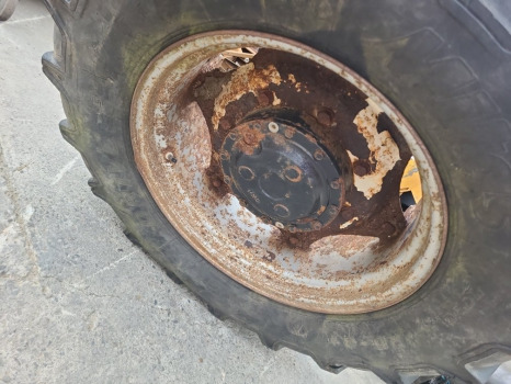 Case Jx80 New Hollland Td5, Td5000 Fiat 90, 93,94 Front Wheel Rim 340x85r24 - Jante pour Machine agricole: photos 2 Case Jx80 New Hollland Td5, Td5000 Fiat 90, 93,94 Front Wheel Rim 340x85r24 - Jante pour Machine agricole: photos 2
