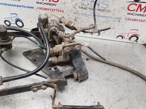 Case New Holland Air Brake Valve Unit 4700152650, 97350009570, 82016341 84157669 - Valve de frein pour Tracteur agricole: photos 3 Case New Holland Air Brake Valve Unit 4700152650, 97350009570, 82016341 84157669 - Valve de frein pour Tracteur agricole: photos 3