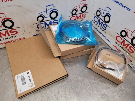 Claas Arion 500, 600 A34, A35, A36, A37 Front Axle Hub Replacement Kit 45180 - Essieu avant: photos 5 Claas Arion 500, 600 A34, A35, A36, A37 Front Axle Hub Replacement Kit 45180 - Essieu avant: photos 5