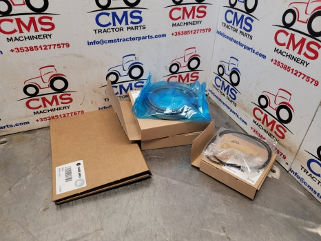 Claas Arion 500, 600 A34, A35, A36, A37 Front Axle Hub Replacement Kit 45180 - Essieu avant: photos 1 Claas Arion 500, 600 A34, A35, A36, A37 Front Axle Hub Replacement Kit 45180 - Essieu avant: photos 1