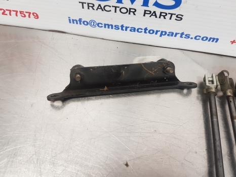 Claas Arion 530, 500, 600 Charge Air Cooler Gas Struds Assy 0021662550 - Radiateur: photos 3 Claas Arion 530, 500, 600 Charge Air Cooler Gas Struds Assy 0021662550 - Radiateur: photos 3