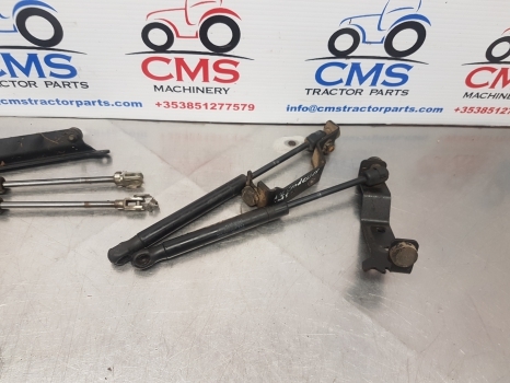 Claas Arion 530, 500, 600 Charge Air Cooler Gas Struds Assy 0021662550 - Radiateur: photos 5 Claas Arion 530, 500, 600 Charge Air Cooler Gas Struds Assy 0021662550 - Radiateur: photos 5