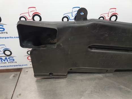 Claas Arion 640, 600, 500 Air Duct Panel,straight Connector 0021956561 - Cabine et intérieur pour Tracteur agricole: photos 2 Claas Arion 640, 600, 500 Air Duct Panel,straight Connector 0021956561 - Cabine et intérieur pour Tracteur agricole: photos 2