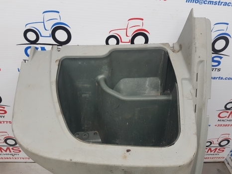 Claas Arion 640, 600, 500 Hexashift, Cmatic Cab Lower Trim Panel 0021509593, - Cabine et intérieur pour Tracteur agricole: photos 4 Claas Arion 640, 600, 500 Hexashift, Cmatic Cab Lower Trim Panel 0021509593, - Cabine et intérieur pour Tracteur agricole: photos 4