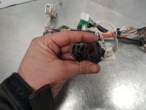 Câble/ Fil pour Tracteur agricole Claas Arion 640, 950, 900, 880, Axion 500,600 Wiring Loom 0026075263, 0026075261: photos 8