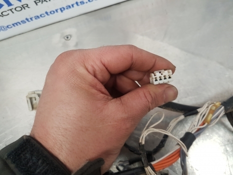 Câble/ Fil pour Tracteur agricole Claas Arion 640, 950, 900, 880, Axion 500,600 Wiring Loom 0026075263, 0026075261: photos 10