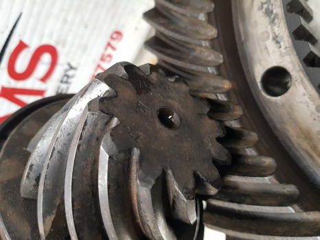 Deutz Agrotron 110, 120, Mk3 Rear Axle Bevel Gear Z12x63 04415764, 04423724 - Essieu arrière: photos 4 Deutz Agrotron 110, 120, Mk3 Rear Axle Bevel Gear Z12x63 04415764, 04423724 - Essieu arrière: photos 4