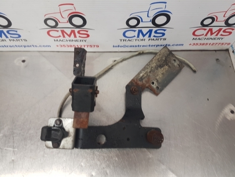 Deutz Agrotron 135, Mk3, 120 Hydraulic Spool Bracket 04418202.4, 04418528 - Pompe hydraulique: photos 2 Deutz Agrotron 135, Mk3, 120 Hydraulic Spool Bracket 04418202.4, 04418528 - Pompe hydraulique: photos 2