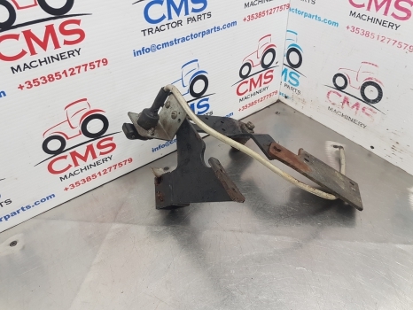 Deutz Agrotron 135, Mk3, 120 Hydraulic Spool Bracket 04418202.4, 04418528 - Pompe hydraulique: photos 5 Deutz Agrotron 135, Mk3, 120 Hydraulic Spool Bracket 04418202.4, 04418528 - Pompe hydraulique: photos 5