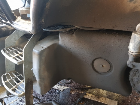 Deutz Agrotron M620 Fuel Tank 0.018.5344.3/10, 04438227/20 - Réservoir de carburant: photos 3 Deutz Agrotron M620 Fuel Tank 0.018.5344.3/10, 04438227/20 - Réservoir de carburant: photos 3