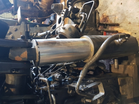 Deutz Agrotron M620 Lift Cylinder Ram 2.3749.012.0/10 - Hydraulique: photos 1 Deutz Agrotron M620 Lift Cylinder Ram 2.3749.012.0/10 - Hydraulique: photos 1