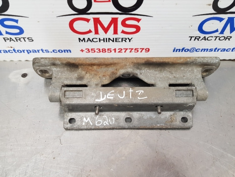 Deutz Agrotron M620, M, 6 Bonnet, Hood Hinge Support Assy 0.013.0881.0/40 - Carrosserie et extérieur: photos 2 Deutz Agrotron M620, M, 6 Bonnet, Hood Hinge Support Assy 0.013.0881.0/40 - Carrosserie et extérieur: photos 2