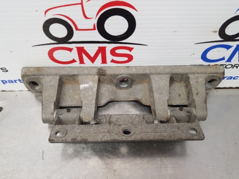 Deutz Agrotron M620, M, 6 Bonnet, Hood Hinge Support Assy 0.013.0881.0/40 - Carrosserie et extérieur: photos 5 Deutz Agrotron M620, M, 6 Bonnet, Hood Hinge Support Assy 0.013.0881.0/40 - Carrosserie et extérieur: photos 5