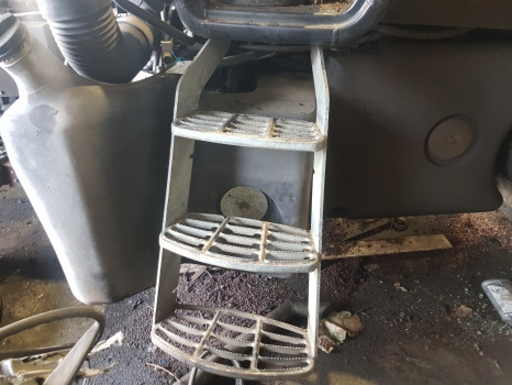 Deutz Fahr Agrotron M620,ttv,mk3, Cab Footstep 04428714.4/10 - Marchepied: photos 1 Deutz Fahr Agrotron M620,ttv,mk3, Cab Footstep 04428714.4/10 - Marchepied: photos 1
