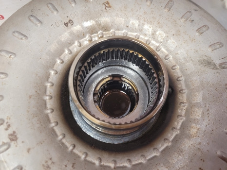 Fermec 660 Transmission Torque Converter 103100, 103 100, 103-100, 103/100 - Transmission pour Machine agricole: photos 3 Fermec 660 Transmission Torque Converter 103100, 103 100, 103-100, 103/100 - Transmission pour Machine agricole: photos 3