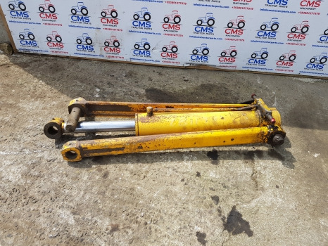 Fermec 860 Loader Bucket Cylinder Ram With Arms - Vérin hydraulique pour Godet: photos 2 Fermec 860 Loader Bucket Cylinder Ram With Arms - Vérin hydraulique pour Godet: photos 2