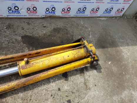 Fermec 860 Loader Bucket Cylinder Ram With Arms - Vérin hydraulique pour Godet: photos 4 Fermec 860 Loader Bucket Cylinder Ram With Arms - Vérin hydraulique pour Godet: photos 4