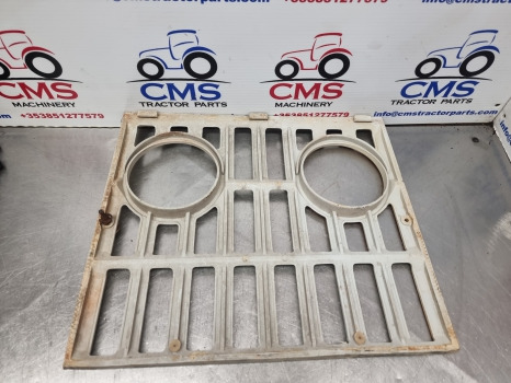 Ford 2000, 3000, 4000, 5000, 7100 Front Grille 81824198, D1nn8151b - Calandre: photos 4 Ford 2000, 3000, 4000, 5000, 7100 Front Grille 81824198, D1nn8151b - Calandre: photos 4