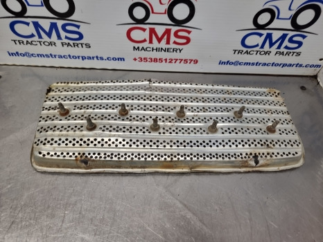 Ford 2000, 3000, 5000 Nose Cone Grille, Grill Panel C7nn8150g - Calandre: photos 3 Ford 2000, 3000, 5000 Nose Cone Grille, Grill Panel C7nn8150g - Calandre: photos 3