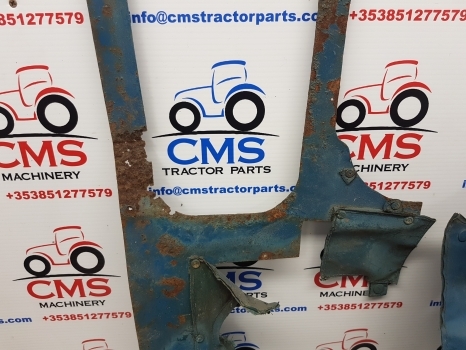 Ford 2000, 3000 Cab Front Quarter Panels D0nn94500n76a, D0nn94500n77a - Fenêtre et pièces pour Tracteur agricole: photos 4 Ford 2000, 3000 Cab Front Quarter Panels D0nn94500n76a, D0nn94500n77a - Fenêtre et pièces pour Tracteur agricole: photos 4