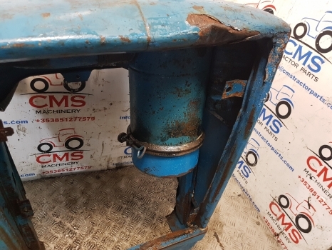 Ford 3000, 2000, 2600, 3600, 3900, 4110 Nose Cone D4nn8n202d, 83900735 - Carrosserie et extérieur pour Tracteur agricole: photos 4 Ford 3000, 2000, 2600, 3600, 3900, 4110 Nose Cone D4nn8n202d, 83900735 - Carrosserie et extérieur pour Tracteur agricole: photos 4