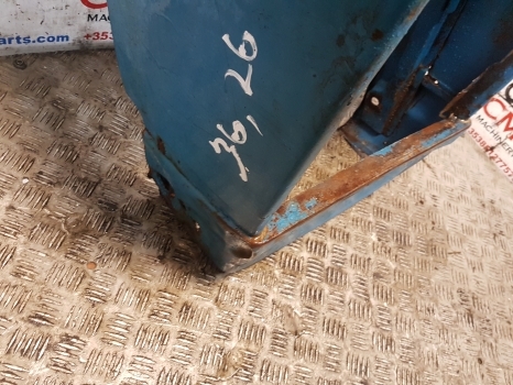 Ford 3000, 2000, 2600, 3600, 3900, 4110 Nose Cone D4nn8n202d, 83900735 - Carrosserie et extérieur pour Tracteur agricole: photos 5 Ford 3000, 2000, 2600, 3600, 3900, 4110 Nose Cone D4nn8n202d, 83900735 - Carrosserie et extérieur pour Tracteur agricole: photos 5