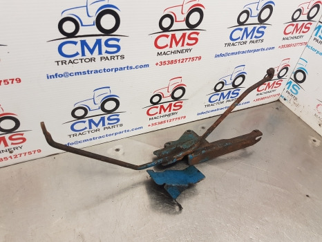 Ford 3000, 4000 Battery Support Bracket C5nn8n096g - Carrosserie et extérieur: photos 5 Ford 3000, 4000 Battery Support Bracket C5nn8n096g - Carrosserie et extérieur: photos 5